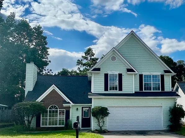 2915 Camelot Woods Dr, Lawrenceville, GA 30044