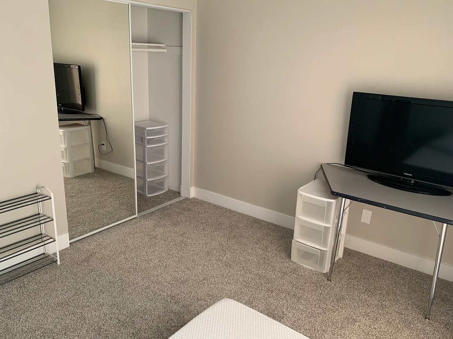 2 bed, 1100 sqft, $725 — Photo 2