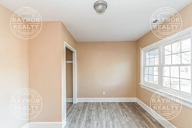 1 bed, 1.0 bath, $700 — Photo 3