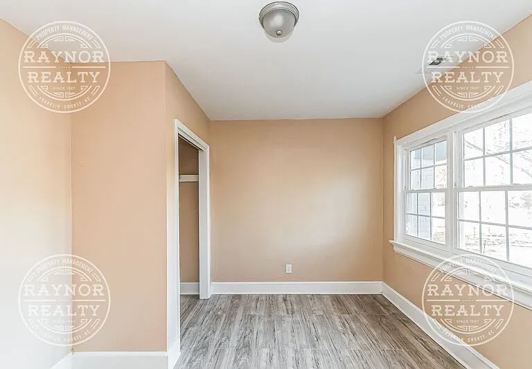 641 Kenwood Ave #B — Photo 3