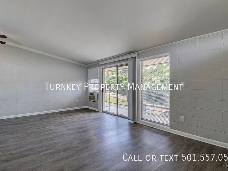 4700 Lynn Ln #D — Photo 2