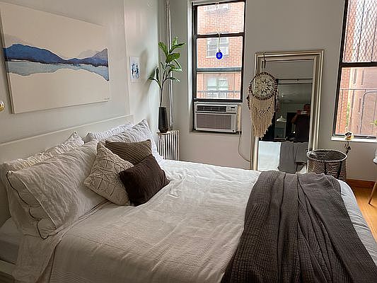 5th image of 146 Forsyth St APT 4A