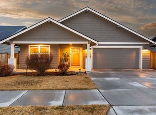 1811 NE 3rd St, Redmond, OR 97756