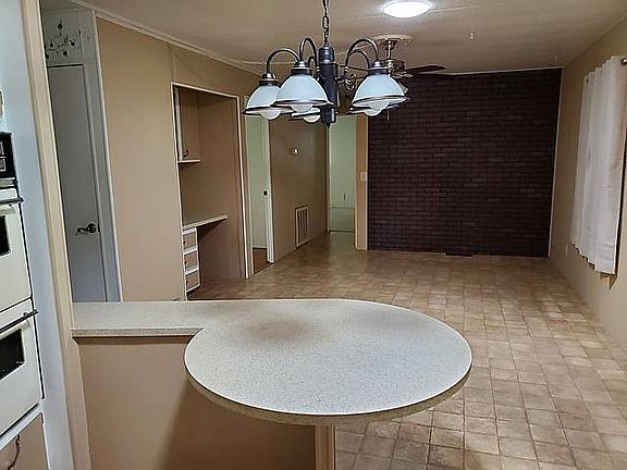 3rd image of 111 Forest Dr