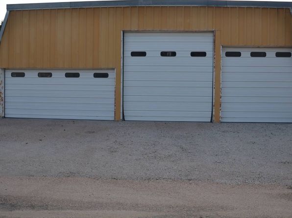 187 E 1st St, North Loup, NE 68859