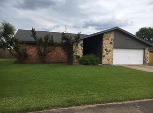870 Ridgewood Dr, Pt Neches, TX 77651
