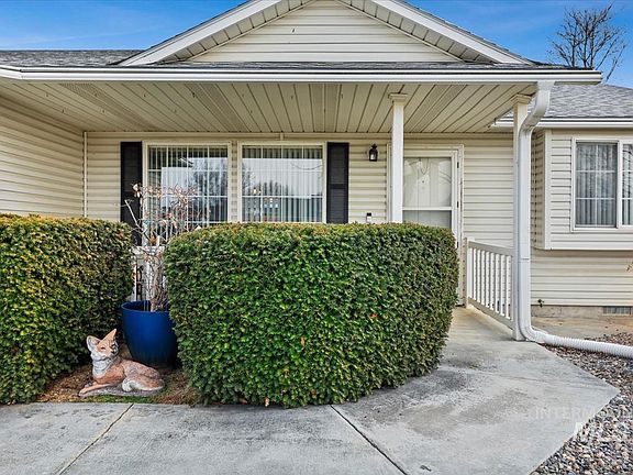 2nd image of 3413 Saraset Cir