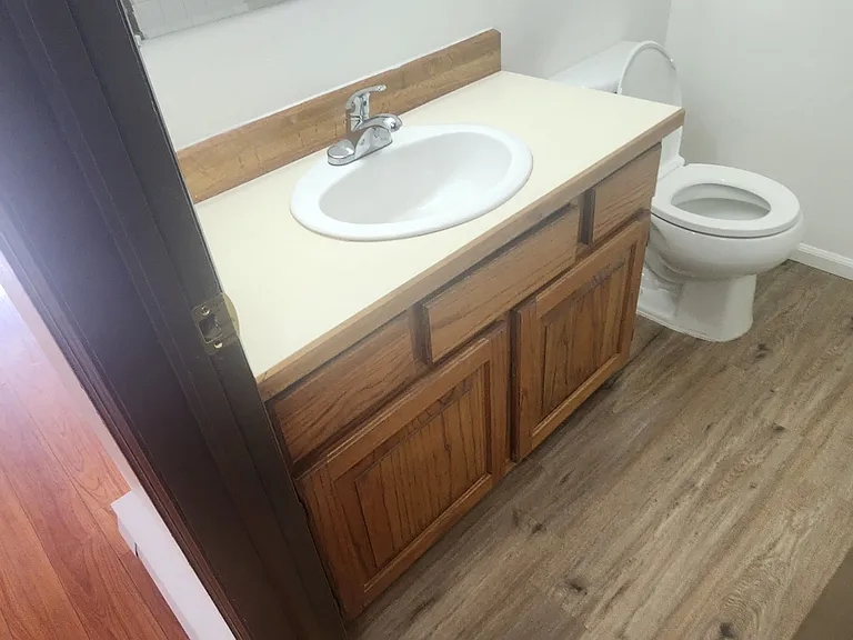 119 N Lot Ave #F — Photo 6