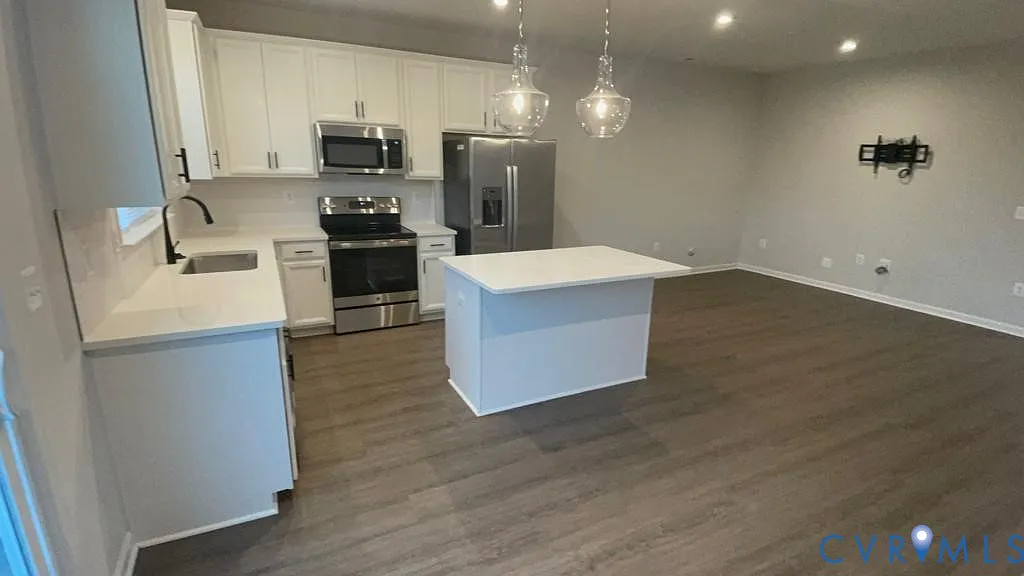 3 bed, 2.5 bath, 2174 sqft, $2,350 — Photo 4