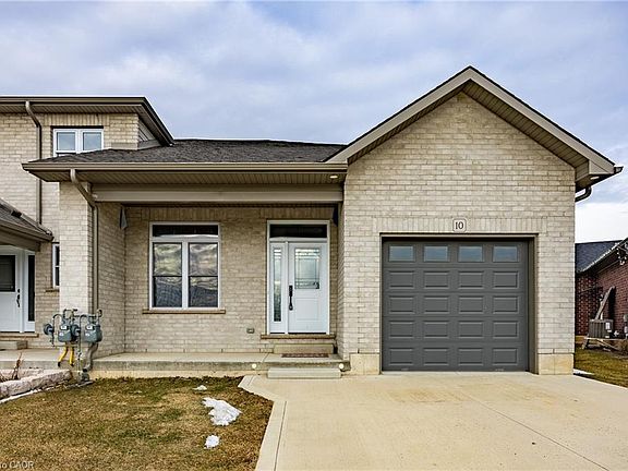 2nd image of 10 Pintail Ln