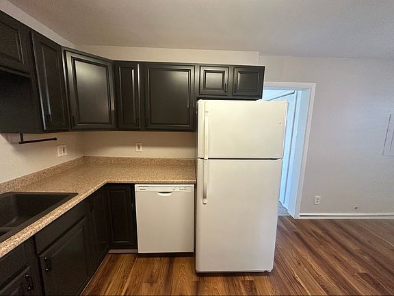 3rd image of 6821 Waveland Ave