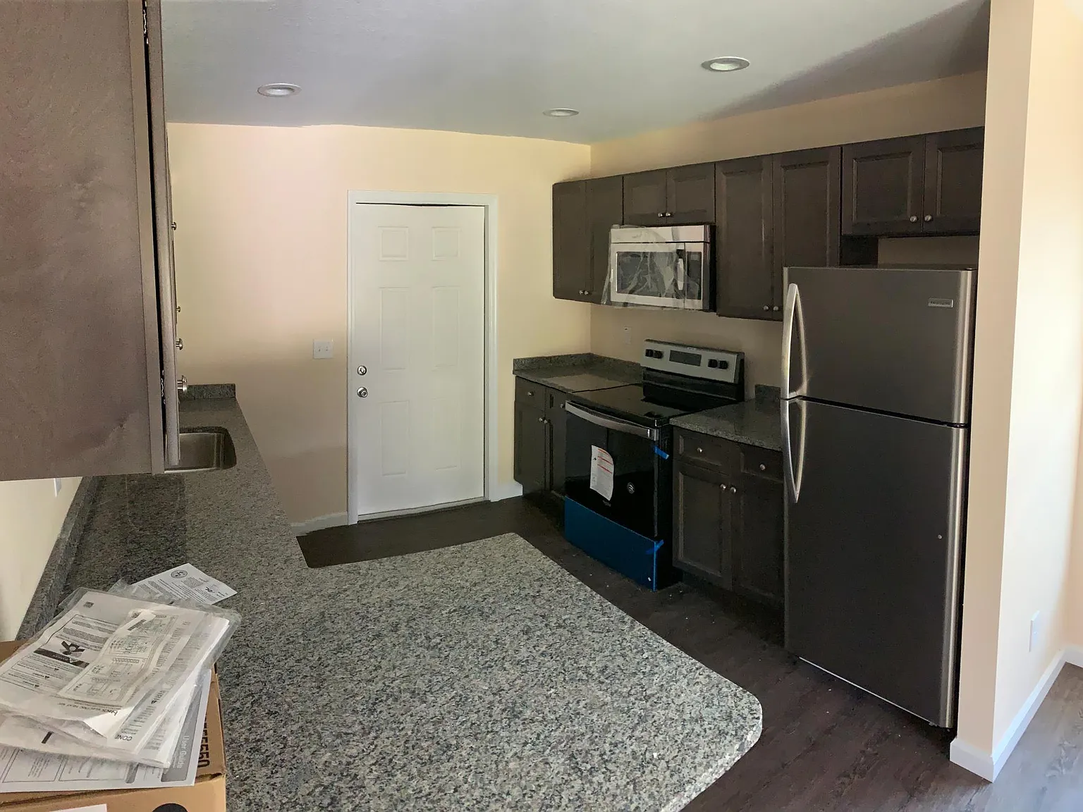 2 bed, 1000 sqft, $2,000 — Photo 3