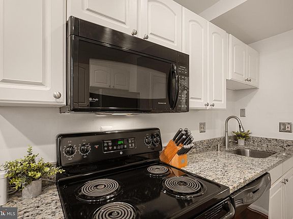 5th image of 1913 N Rhodes St APT 15