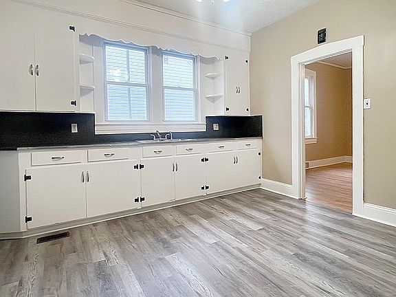4th image of 128 Northwest Blvd