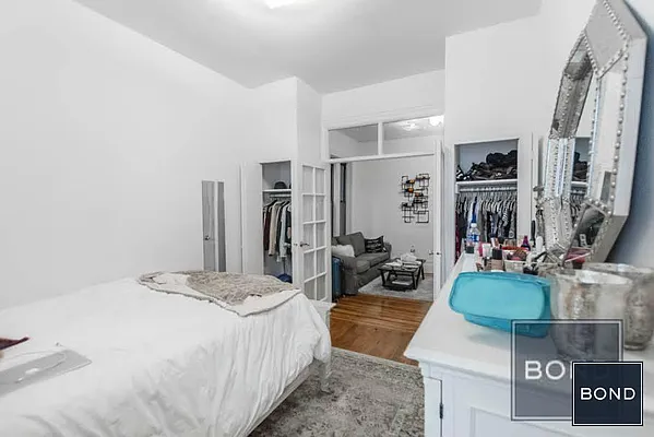 Rented by Bond New York | media 23