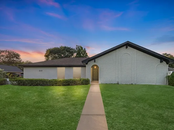 213 Westview Dr, Sealy, TX 77474