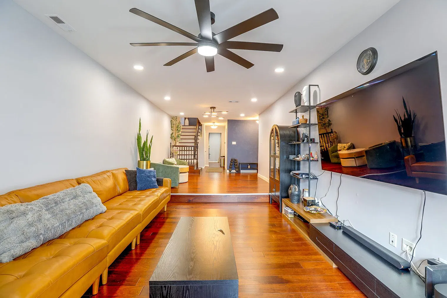 3 bed, 2.0 bath, 1657 sqft, $4,419 — Photo 3