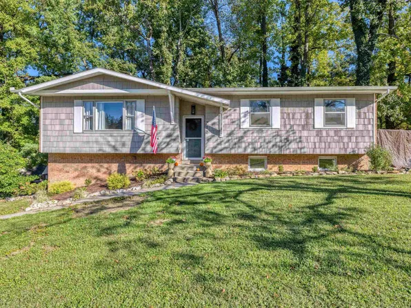 712 Carole Pl, Newburgh, IN 47630
