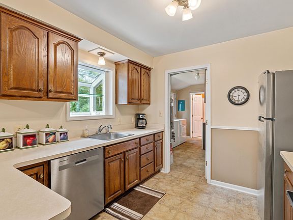 4th image of 39370 Long St