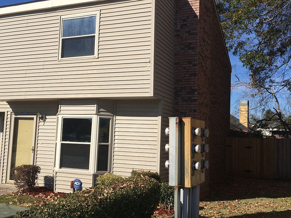 Condo front view with back gate entrance to patio