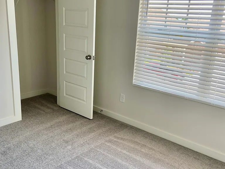 1057 Ewell Farm Cir — Photo 16