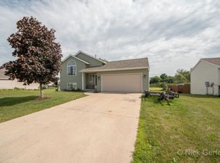 340 Prairie Run Dr, Cedar Springs, MI 49319