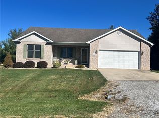 13776 White Pine Ln, Godfrey, IL 62035