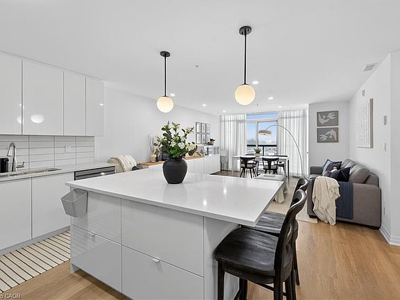 4th image of 5 Hamilton St N #503