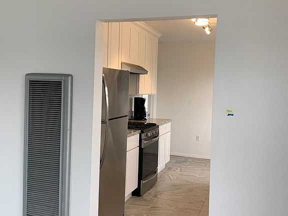 4th image of 943 S Grevillea Ave