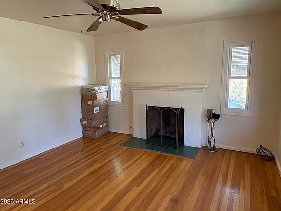 5th image of 1617 E EARLL Drive