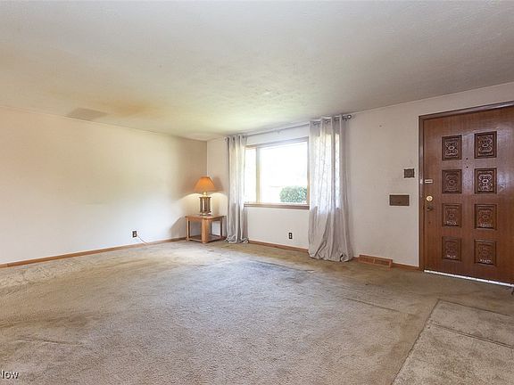3rd image of 44 Brune Dr