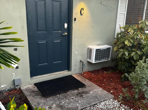 3441 NE 16th Ave #C, Fort Lauderdale, FL 33334