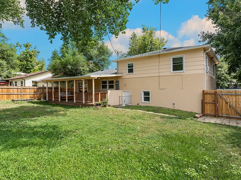 2506 Lelaray St — Photo 34