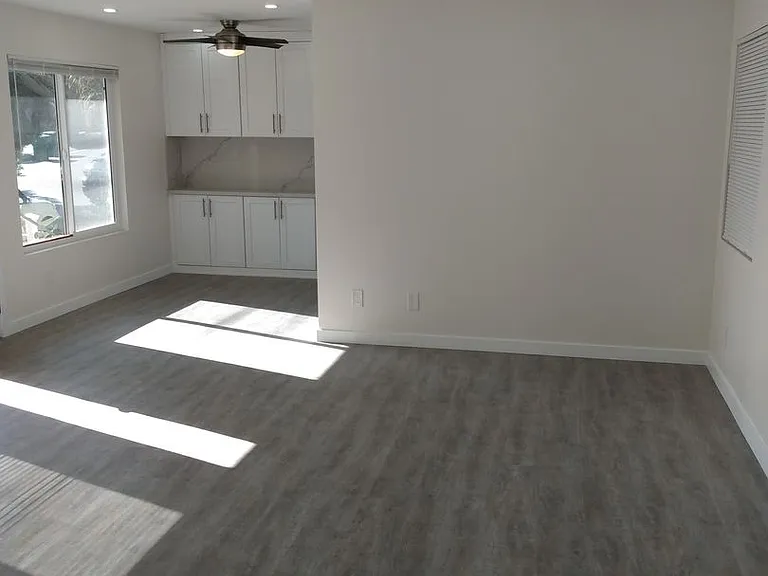 717 Strand St — Photo 4