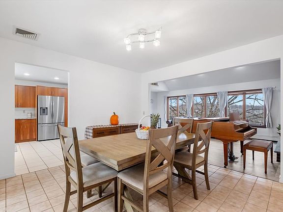 4th image of 712 Linda Ave