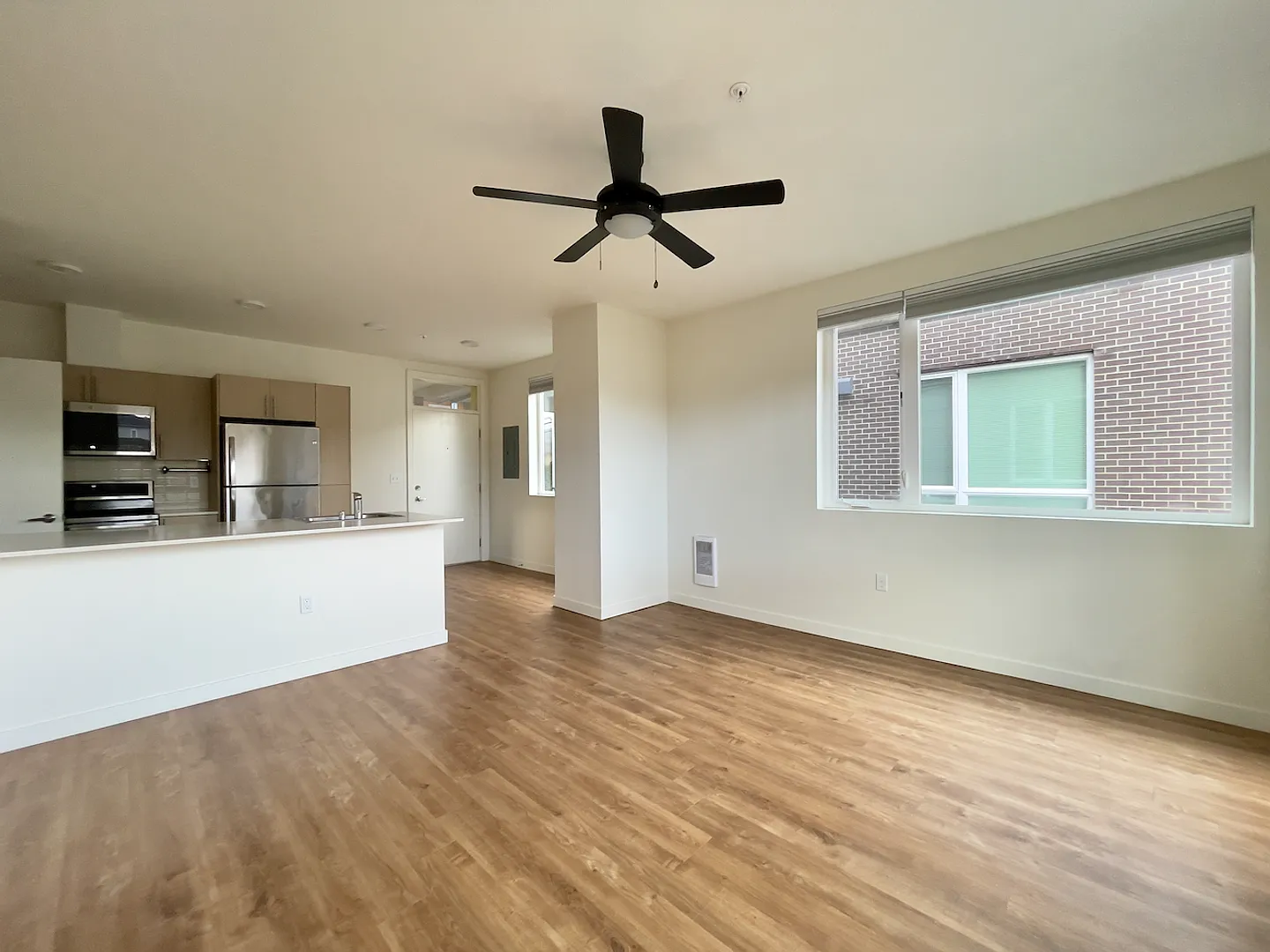 Controlled Access Capitol Hill 1 Bedroom Condo — Photo 1