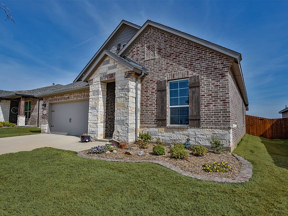 2nd image of 622 Juneau St