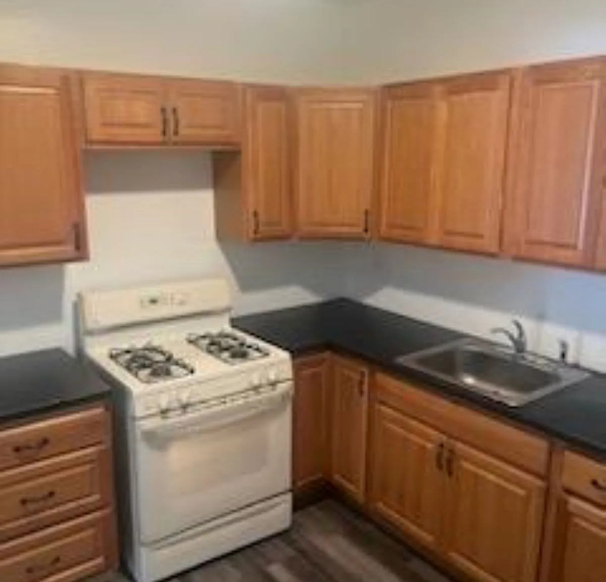 3 bed, $1,950 — Photo 2