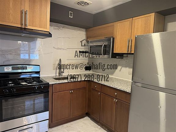 3rd image of 10008 Jeanes St #2