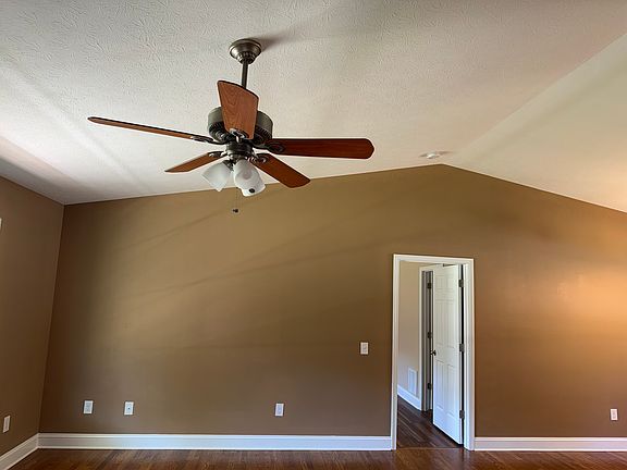 4th image of 5956 Jenkins Rd