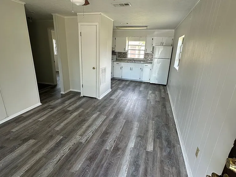 108 Anita Dr — Photo 1