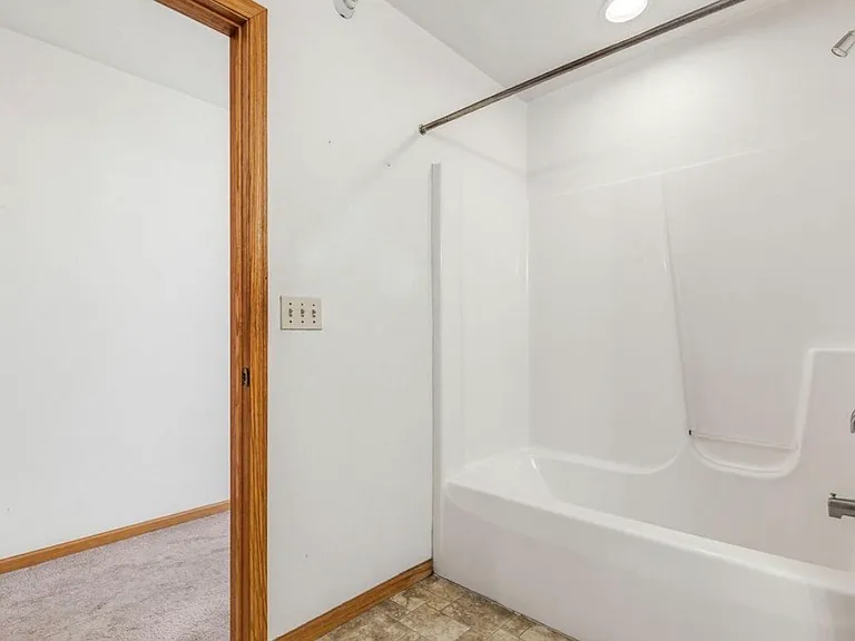 1425 Ellis Ave — Photo 5