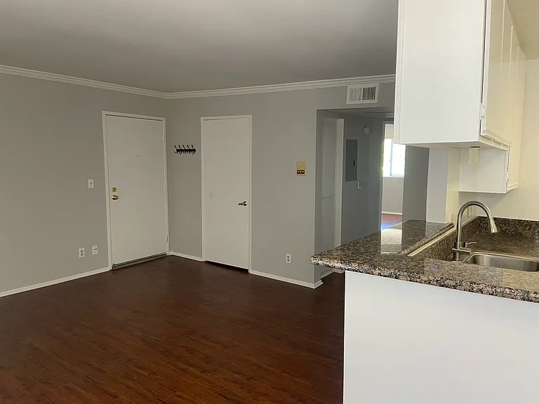600 N Whitnall Hwy — Photo 7