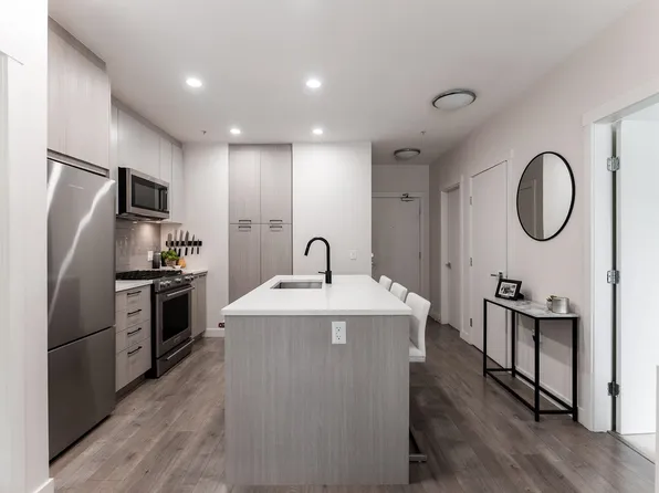 707 Como Lake Ave #206, Coquitlam, BC V3J 0J5