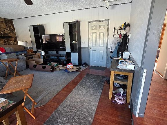 2nd image of 19 Pasadena Dr