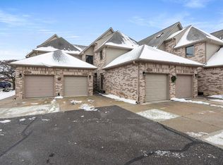 50689 Harbourview Dr, New Baltimore, MI 48047