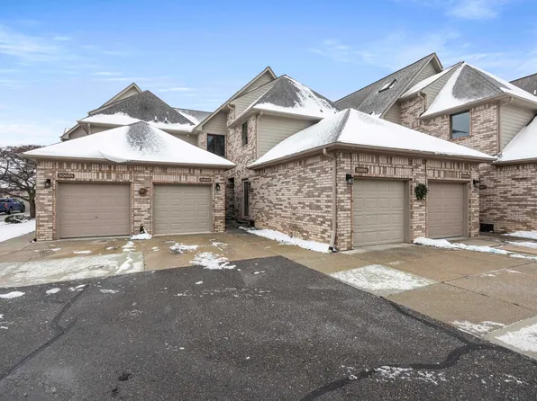 50689 Harbourview Dr, New Baltimore, MI 48047