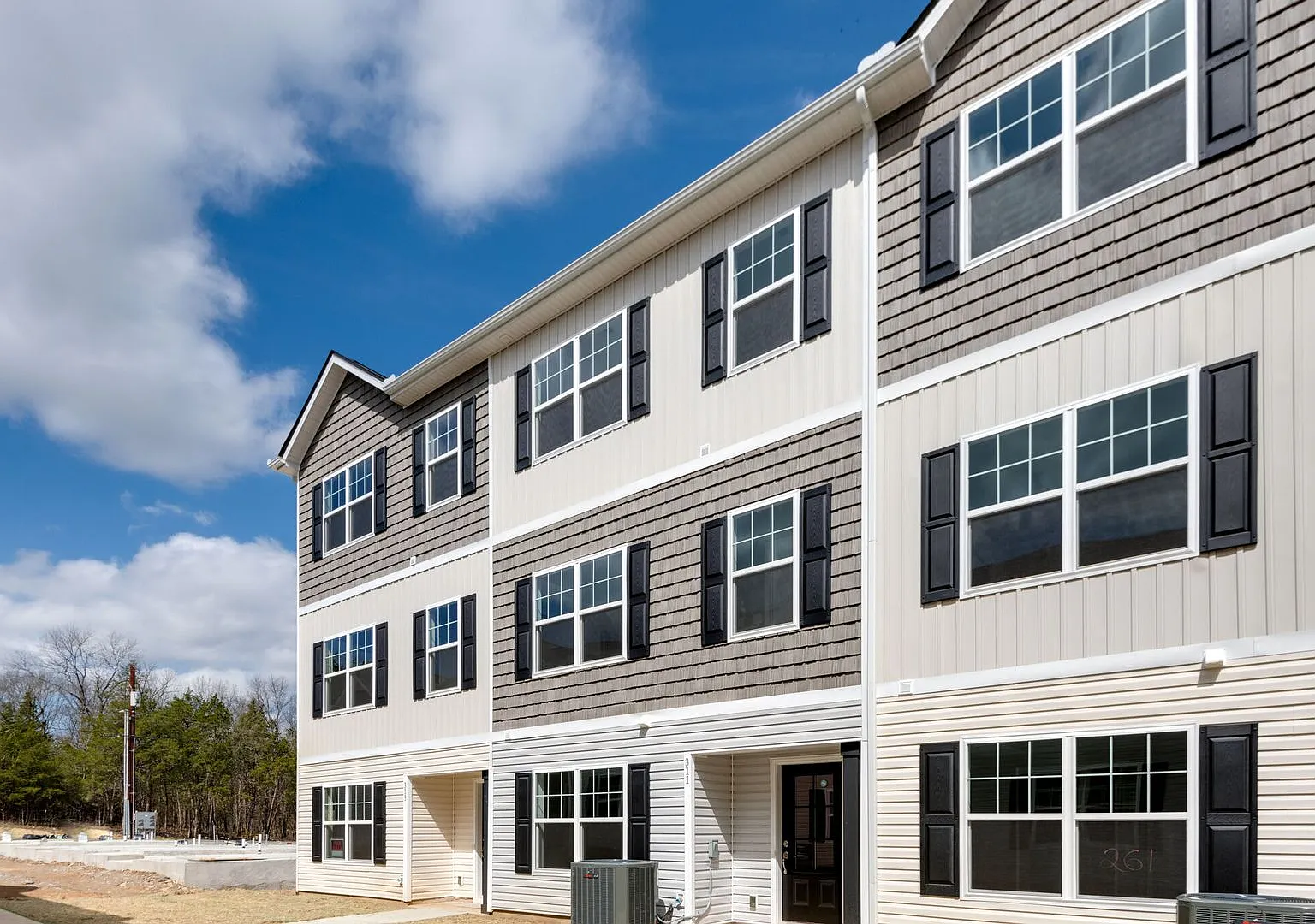 Beautiful New Construction Townhome - 4 BR, 3.5 Bath + Bonus in Lavergne — Photo 2