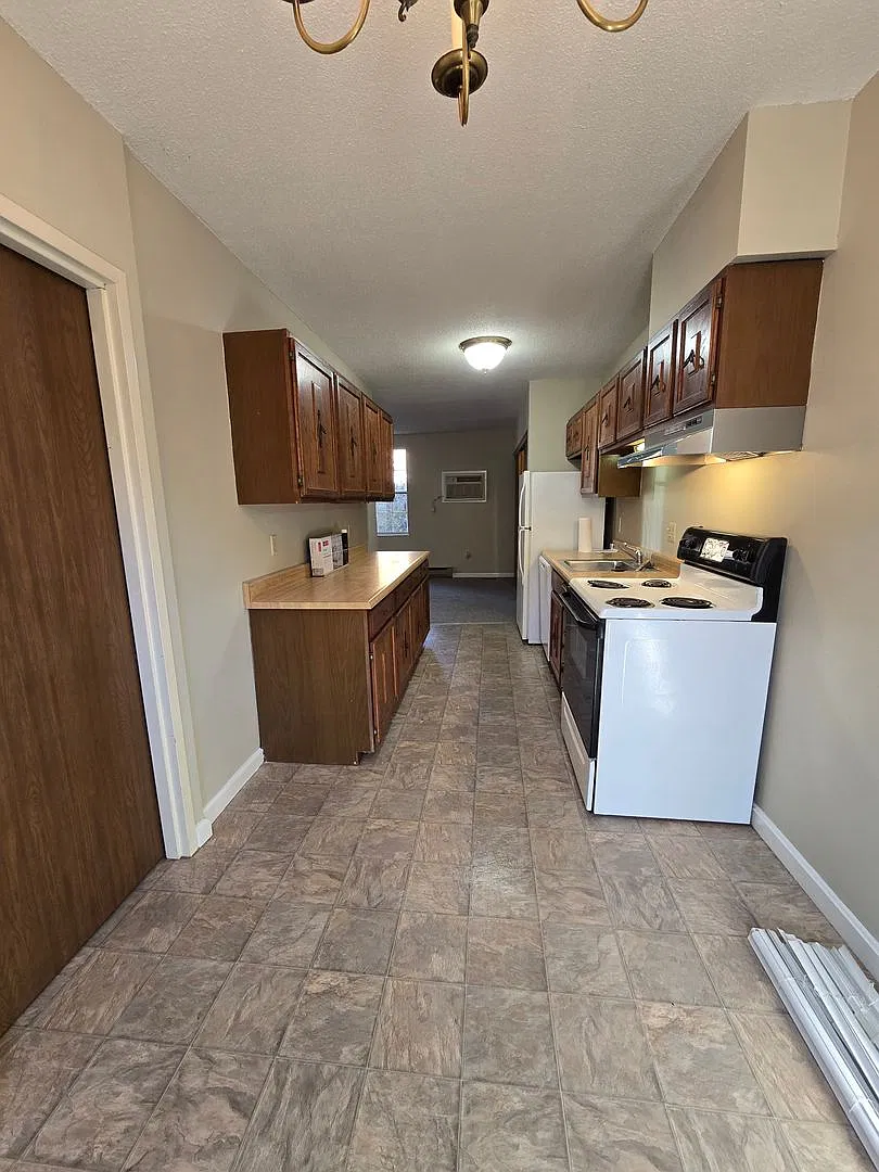 31 Clinton Street — Photo 1