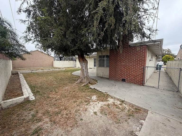 2221 Faust Ave — Photo 31